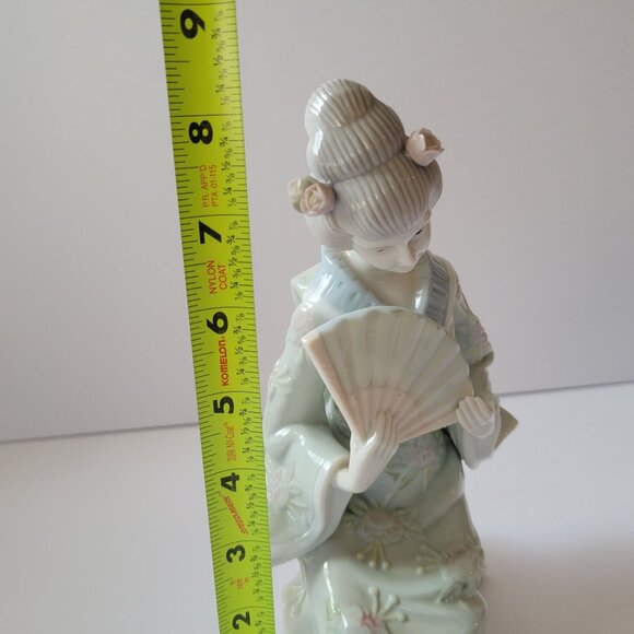 Porcelain KPM Japanese Geisha Figurine With Fan Kneeling 10" Floral Detail - Picture 6 of 9